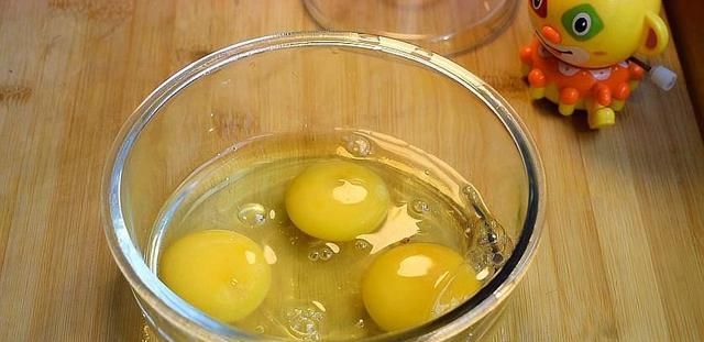  韭菜|1把粉丝，3个鸡蛋，筷子搅一搅，比韭菜盒子还好吃，太香了