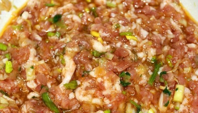 忘不掉|包肉馅饺子时,牢记两点窍门,包出的饺子更鲜更嫩,咬一口忘不掉