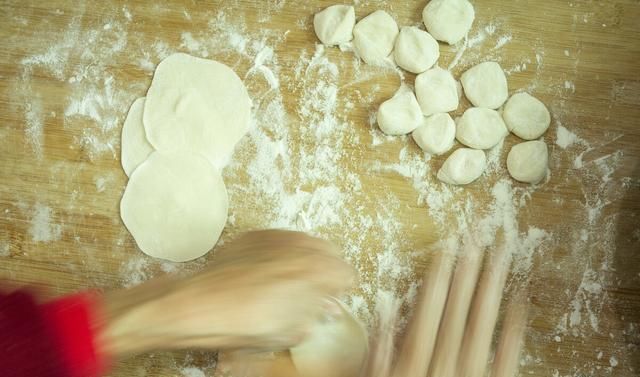  吃不完|夏天用它包饺子太香了，农村多到吃不完，比韭菜馅香，比肉馅好吃