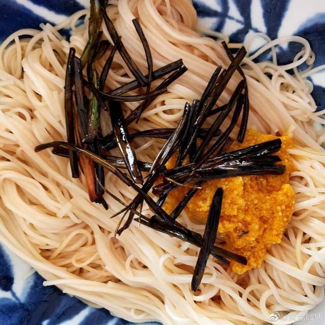  纷纷|爱下厨的黄磊，晒出一碗面后，网友纷纷跟着学做，看着真热闹