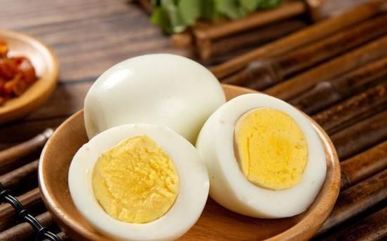  煮出来的鸡|煮鸡蛋只加水煮就错了，多加一味料，鸡蛋更香更嫩，壳一碰就掉