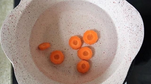  适合|面条这样做，超级软烂，没牙的宝宝也能吃，适合8个月以上宝宝