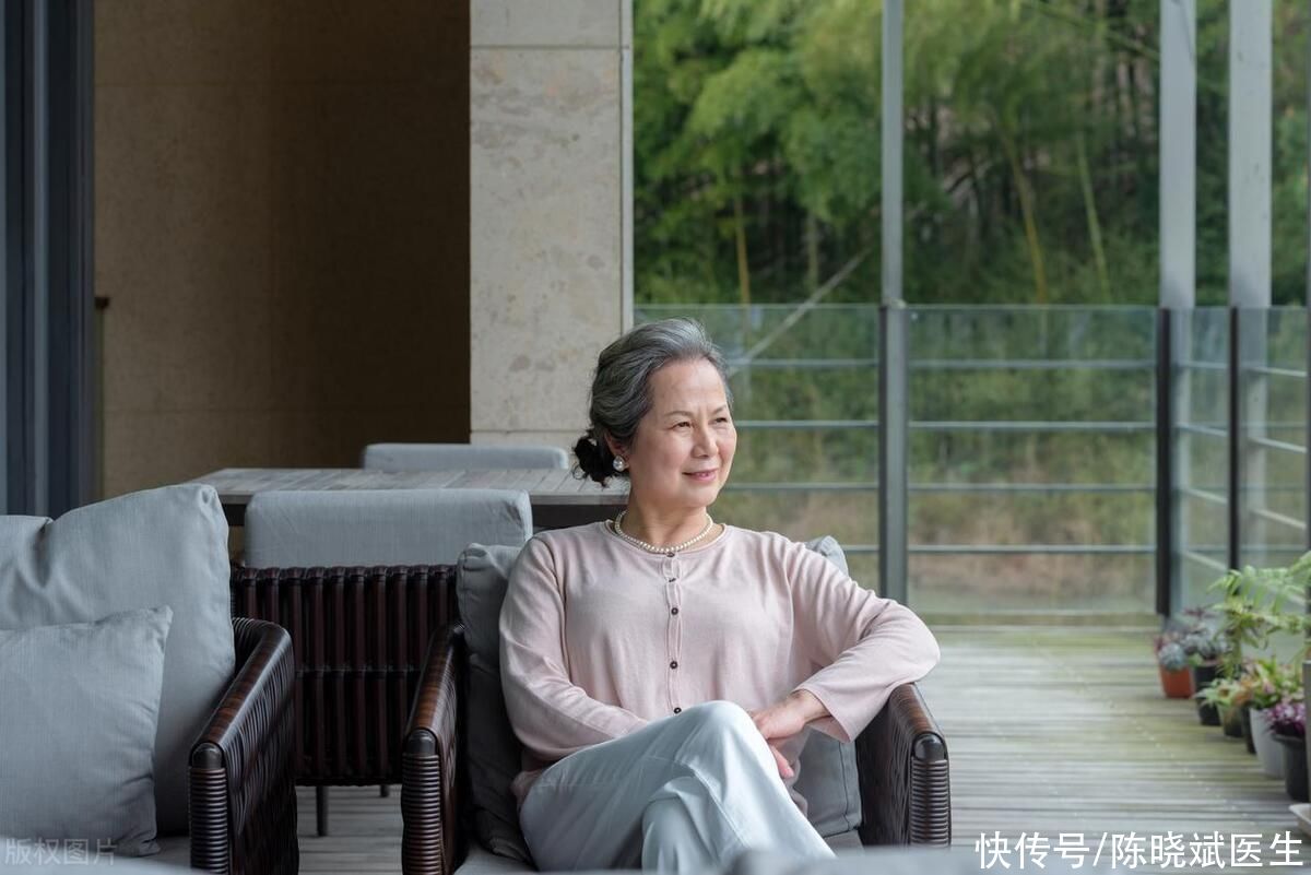 消除老人味的最佳方法(为何人老了会有“老人味”？提醒：4个部位不必常洗，对健康无益)