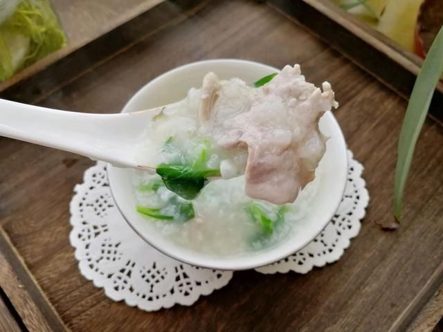  白粥|白粥太无味教你一款有肉有菜的粥，颜色好看又好喝
