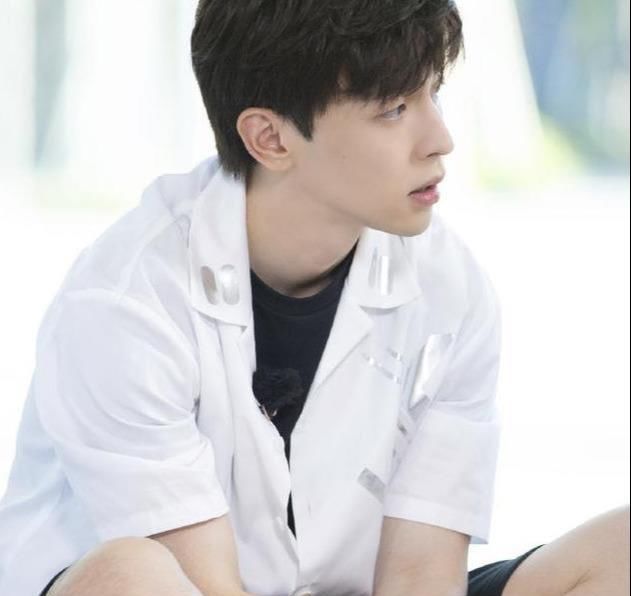  主持人|所以邓伦到底有多好看？能给我看看现场照吗？