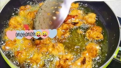  自制|好吃到停不下来的花椒鸡，又麻又辣，配一口自制咸菜，绝了！