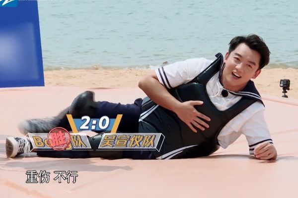 郑恺|郑恺掉下去时,游戏道具出卖了他,完全可以赢却偏偏要放水让baby