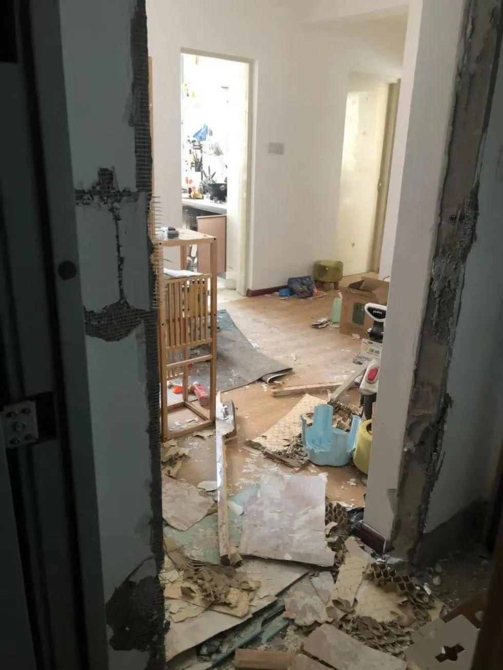  小区|突发！一小区燃气爆炸，年轻女子从21楼坠落身亡！