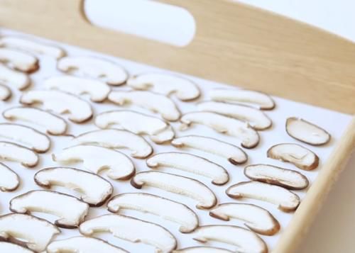 美食|居家自制鲜香美味的香菇粉,煮粥拌面的理想辅食,家中孩子特喜欢