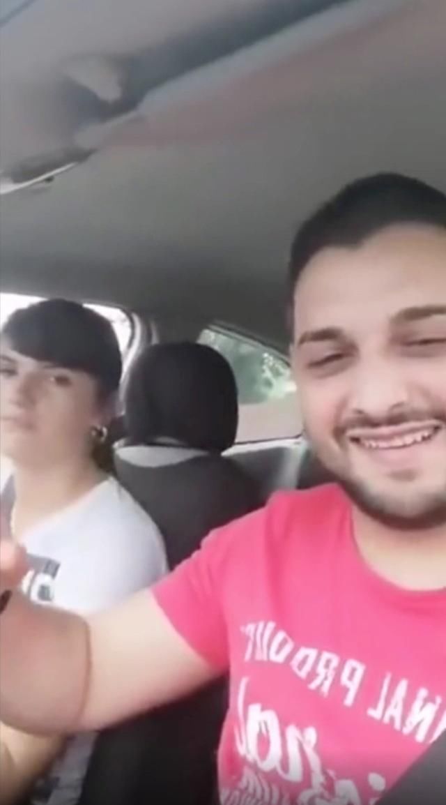  塔维|29岁歌手开车直播，突遇车祸当场去世！妻子仍在抢救中