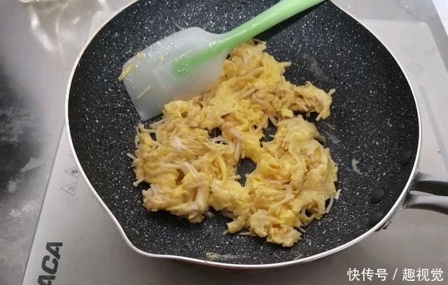  炒鸡蛋|别总韭菜炒鸡蛋，搭配这种“益智菜”，补脑通便，口感还脆爽