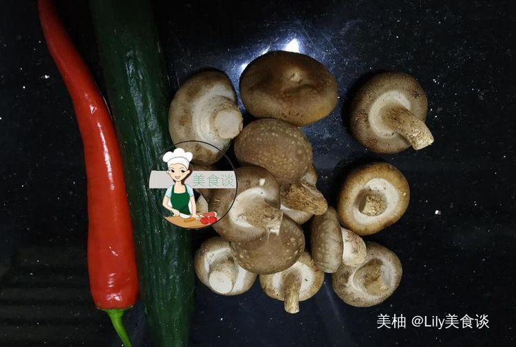  香菇|孩子不吃素菜，我用两样素菜一起炒，清香爽脆，上桌孩子吃个精光