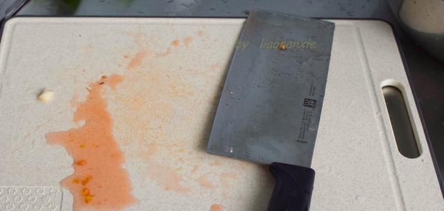  煮汤|用牛肉煮汤，这方法最简单，切切煮煮就做好，咸鲜开胃适合夏天