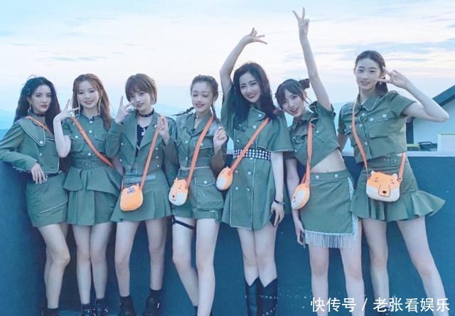 张艺凡|穿短裙蹲地不方便硬糖少女做示范,张艺凡失望,郑乃馨看懵导演