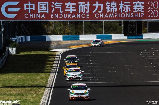 转向|601号赛车被撞，轮圈缺一块还能完赛。818号赛车突然无法转向