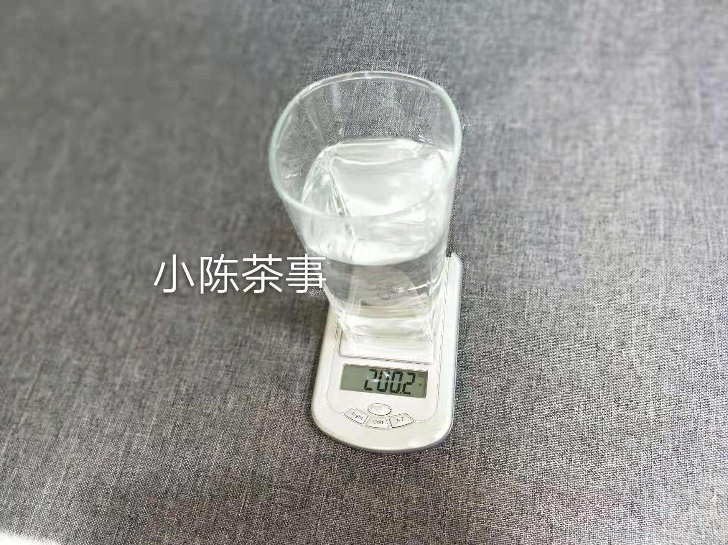 玻璃杯|新茶友冲泡白茶时，玻璃杯放5克茶，盖碗投7克茶，最后他哭了