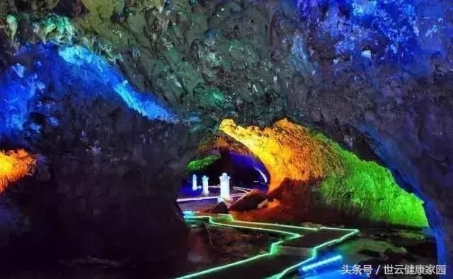 五大连池熔岩冰洞